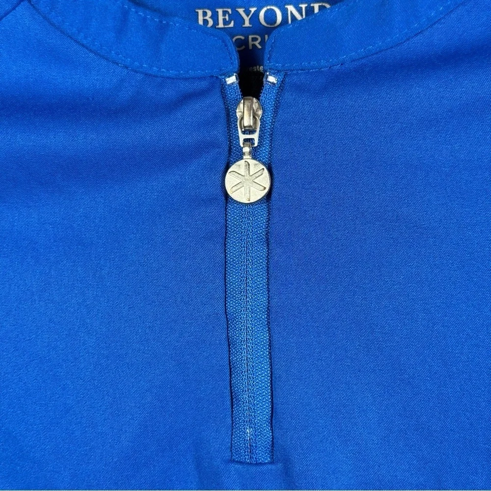 Beyond Scrubs Blue Women's Top Size XS